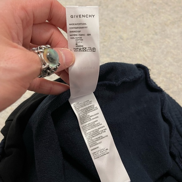 Like New Men’s Large Givenchy Bermuda Drawstring Shorts 4G Logo Embroidered Navy - Picture 11 of 14